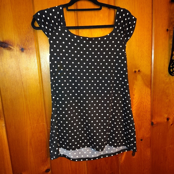 Shirred Retrolicious Black And White Polka Dot Top - Picture 6 of 6